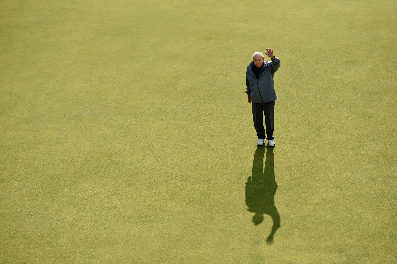 The King waves goodbye to The Old Course, 2015